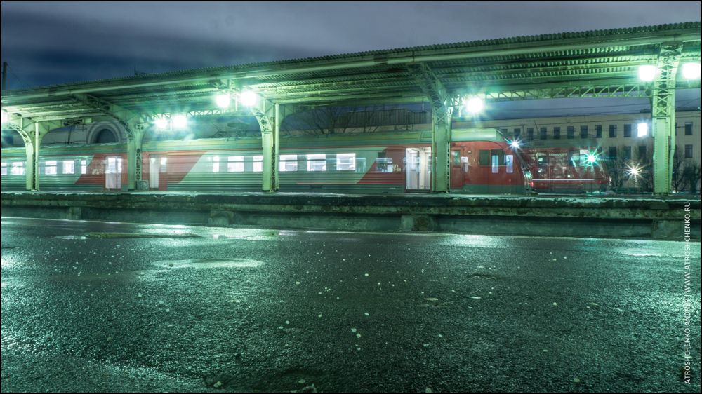 витебский вокзал ранним зимним утром в рождество