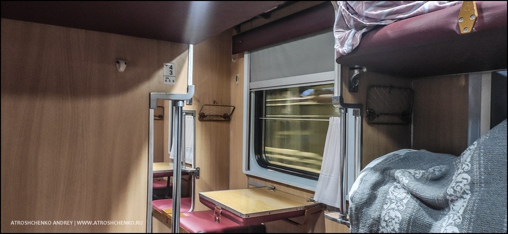 старый плацкартный вагон номер 16 в составе поезда брест санкт-петербург