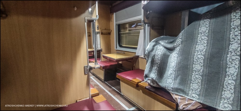 старый плацкартный вагон номер 16 в составе поезда брест санкт-петербург