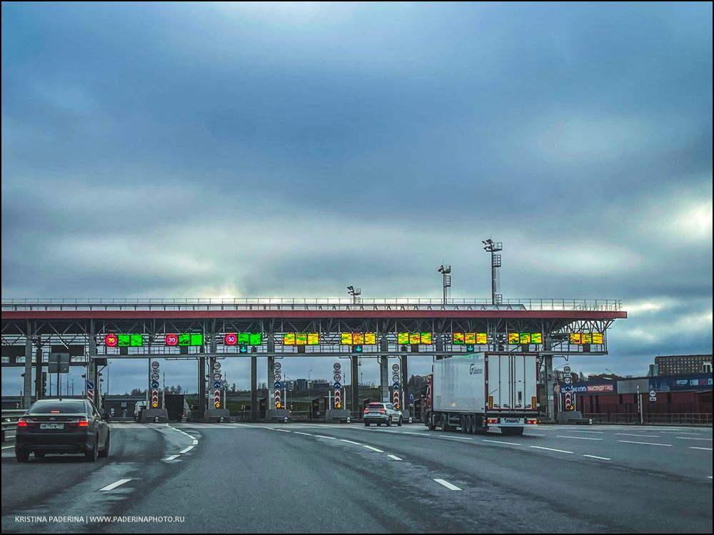 Дорога из Санкт-Петербурга в Екатеринбург, вид из окна автомобиля