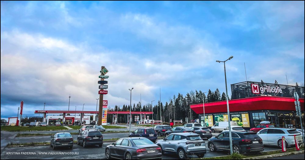 Дорога из Санкт-Петербурга в Екатеринбург, вид из окна автомобиля