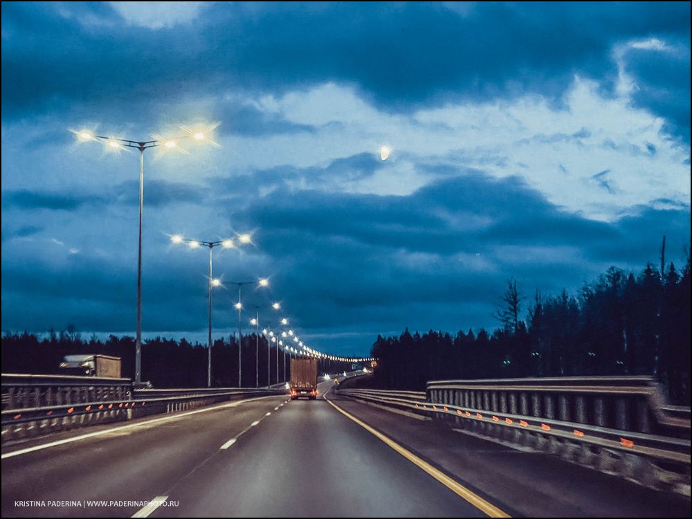 Дорога из Санкт-Петербурга в Екатеринбург, вид из окна автомобиля