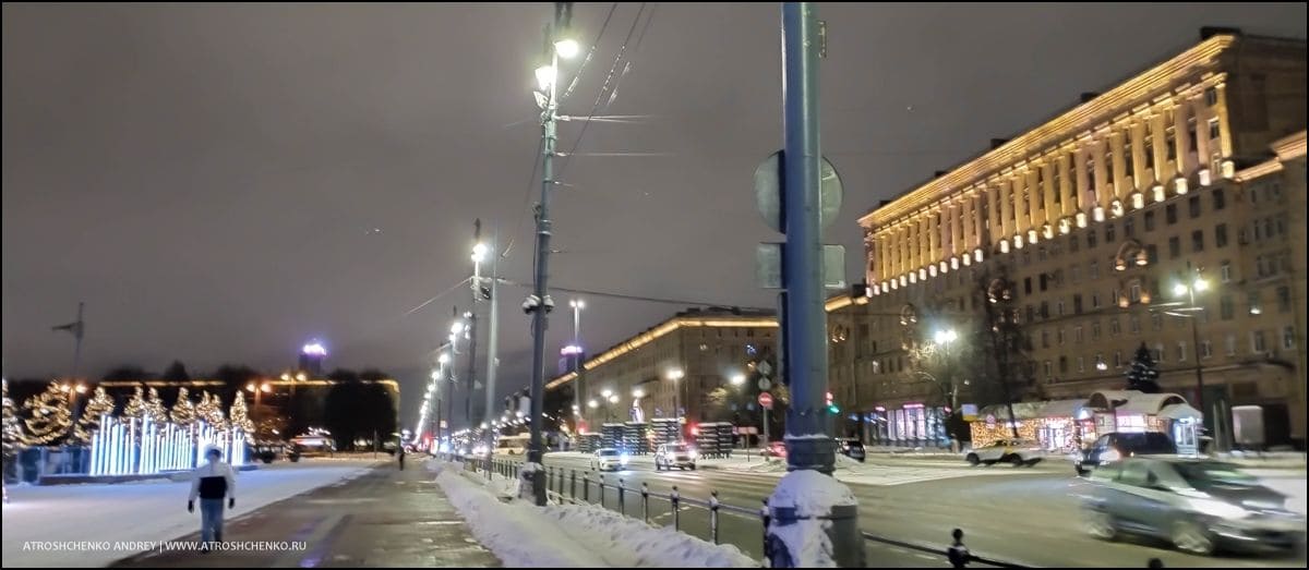 Автобус Ecolines прибывает на станцию метро Московская в Санкт-Петербурге ранним утром около 6:00 после комфортной ночной поездки из Минска, первая остановка в городе на Неве