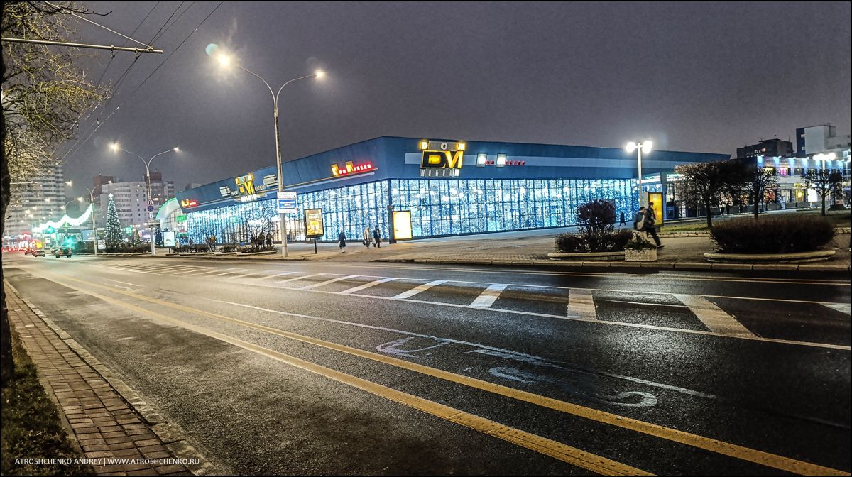 Новогоднее оформление Комаровского рынка в Минске с подсветкой и иллюминацией